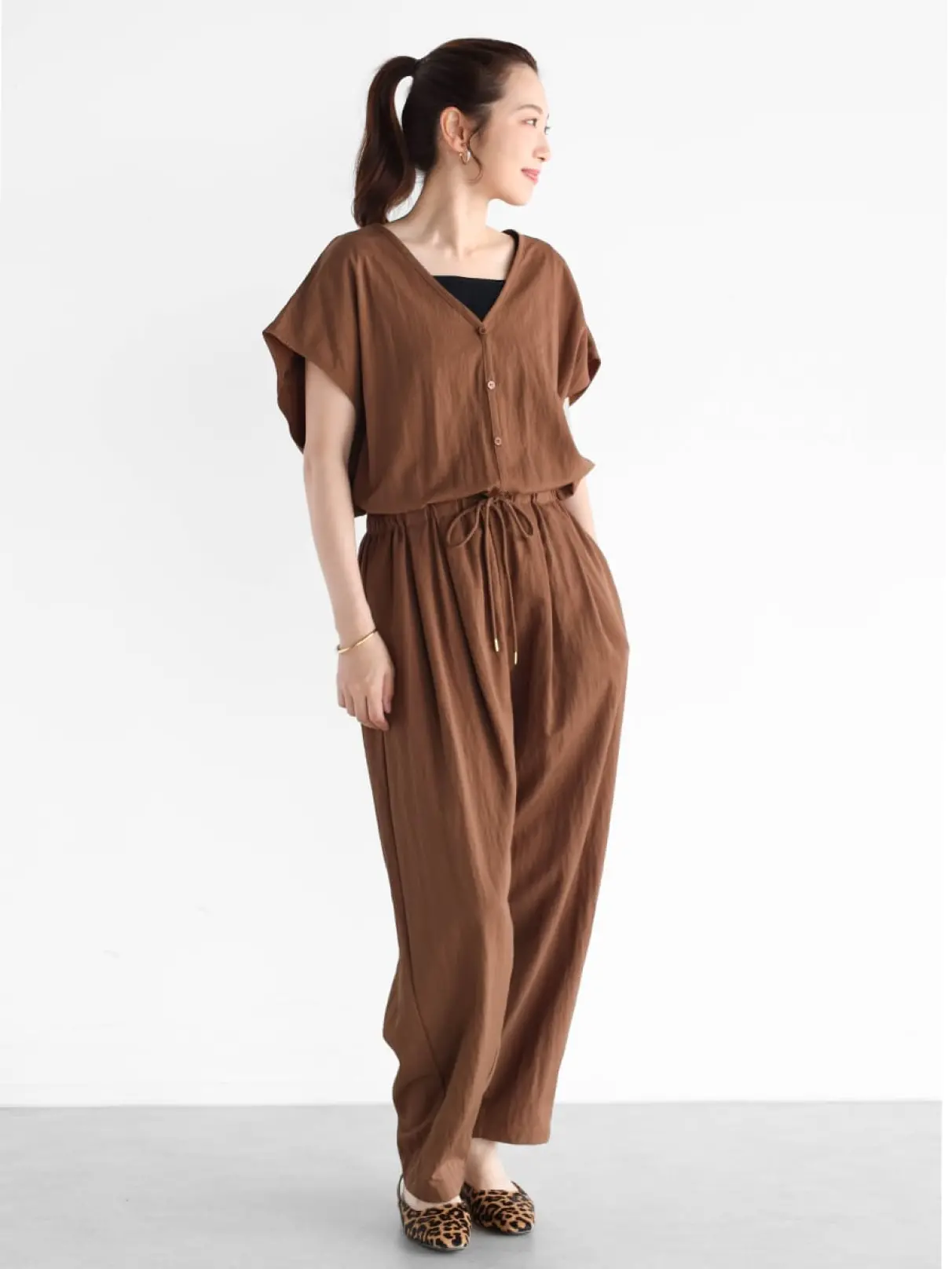 Vin(ヴァン)　フレンチスリーブVネックオールインワン