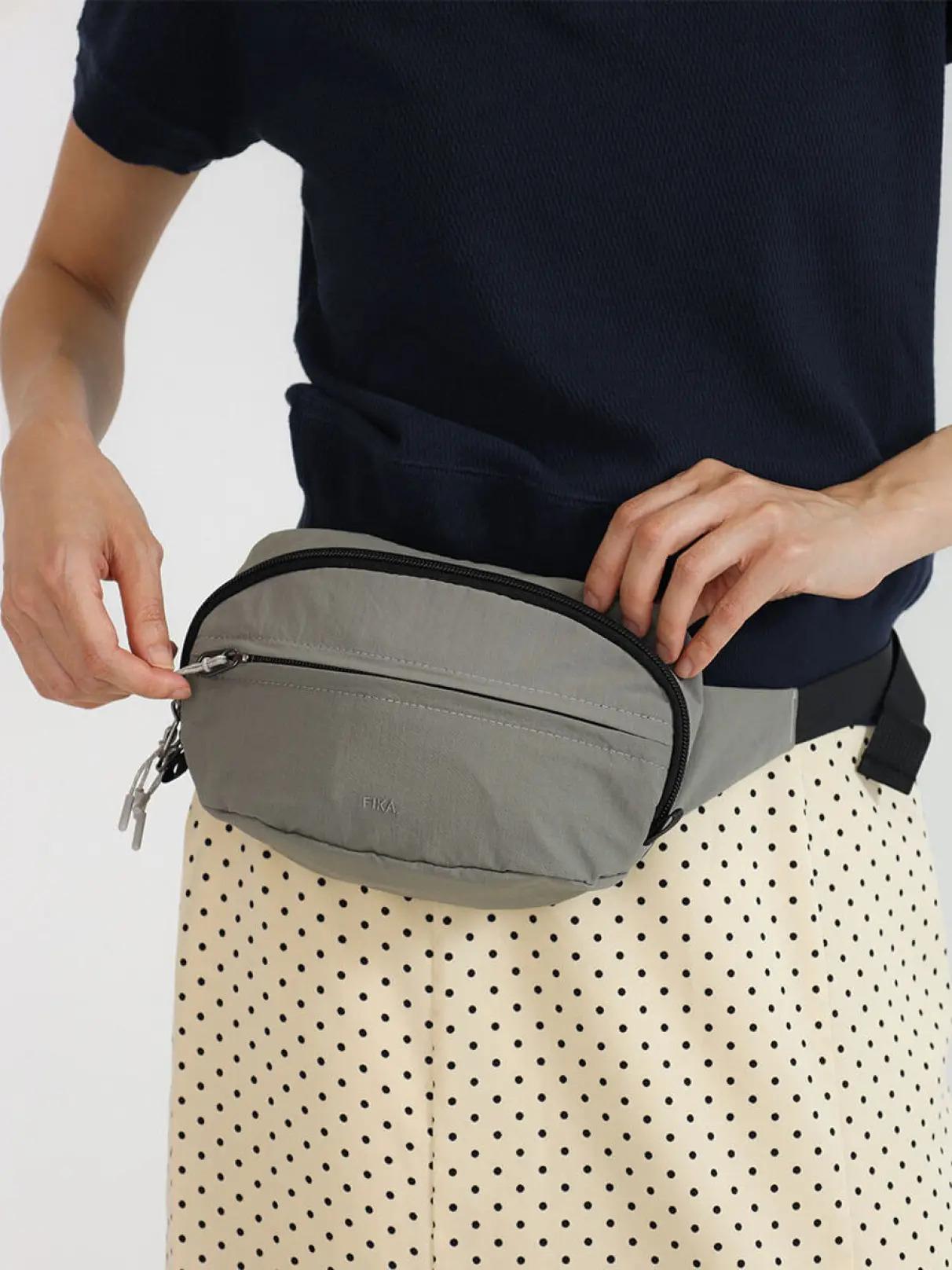 Zip waist pouch