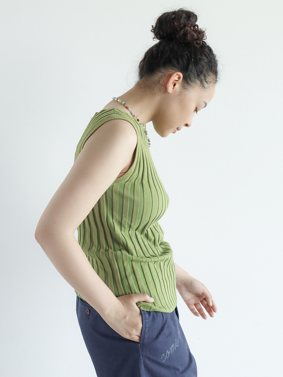 Wide rib sleeveless pullover