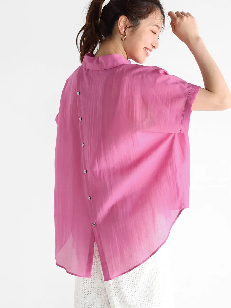Vin(ヴァン)　バックボタンデザインシアーシャツ