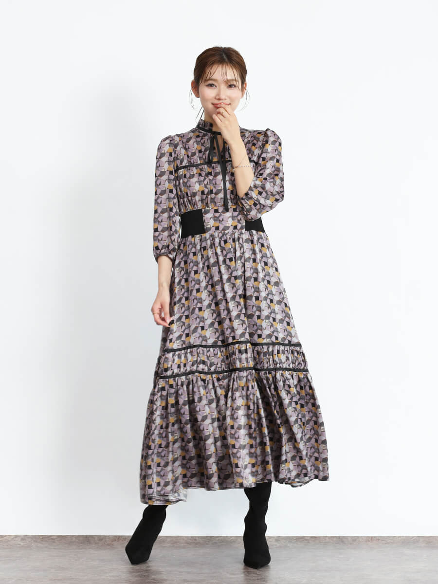 レトロパターンロングスリーブフレアワンピース