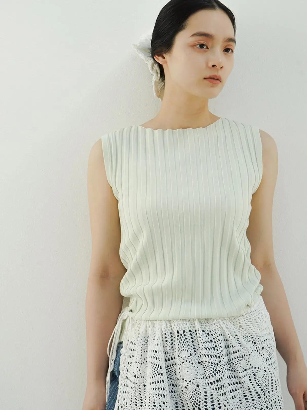 Wide rib sleeveless knit pullover