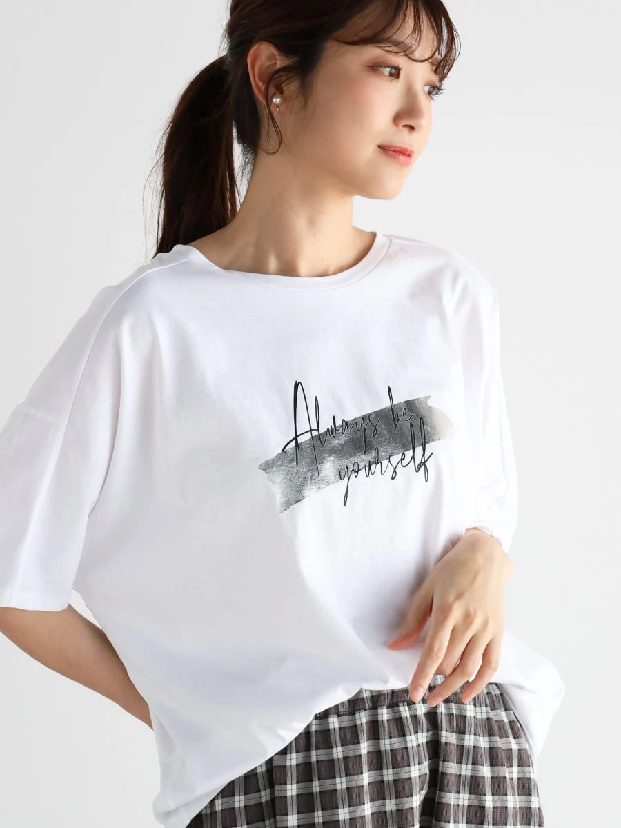 Vin(ヴァン)　メタリックプリントオーバーTシャツ