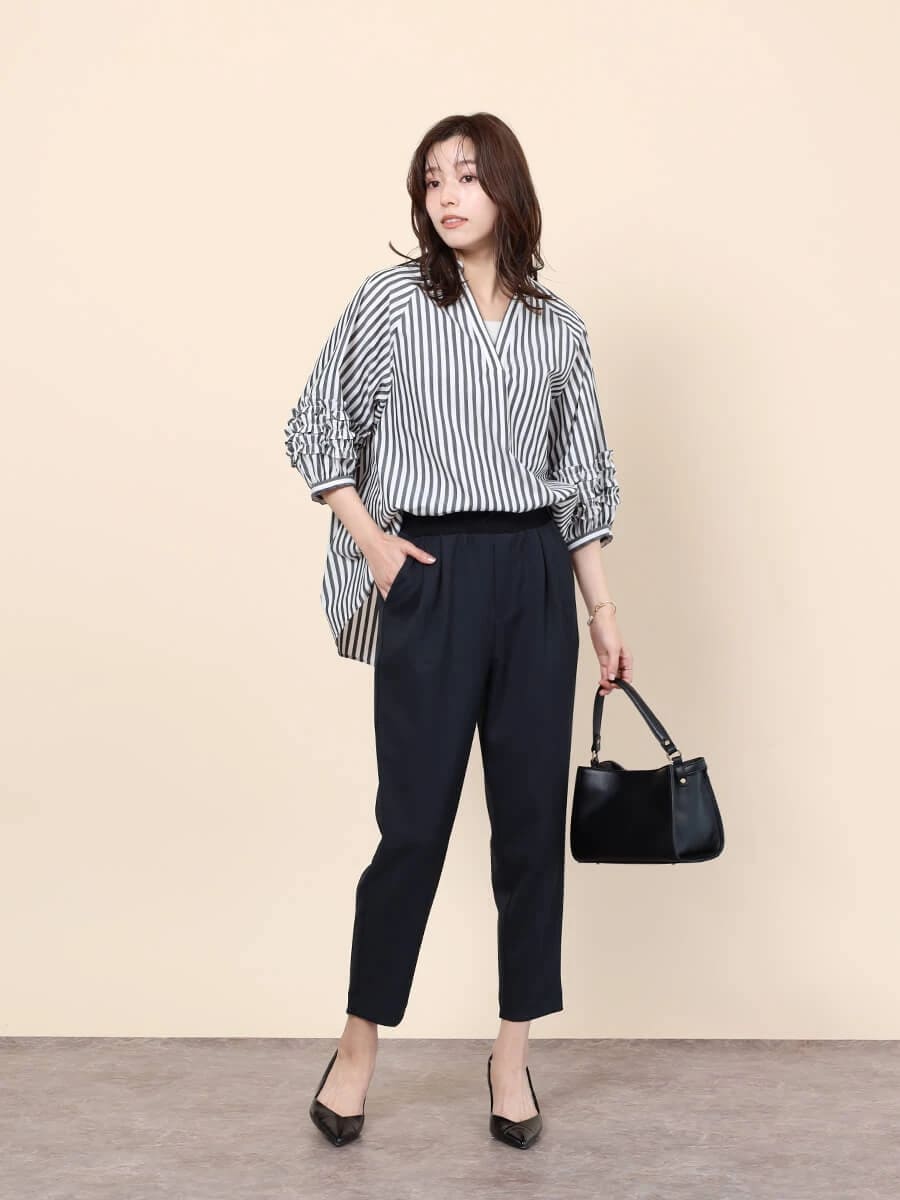 テーパード パンツ コーデ