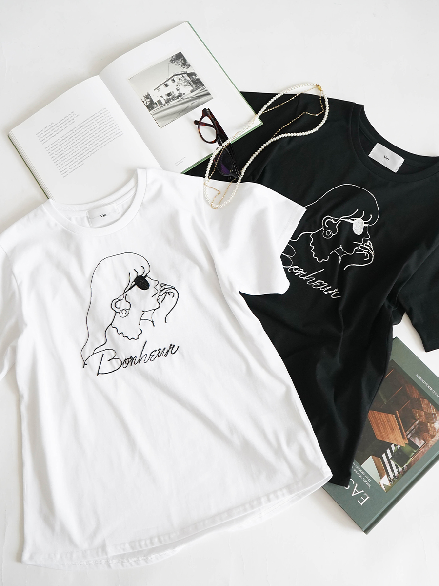 レディモチーフコード刺繍Tシャツ