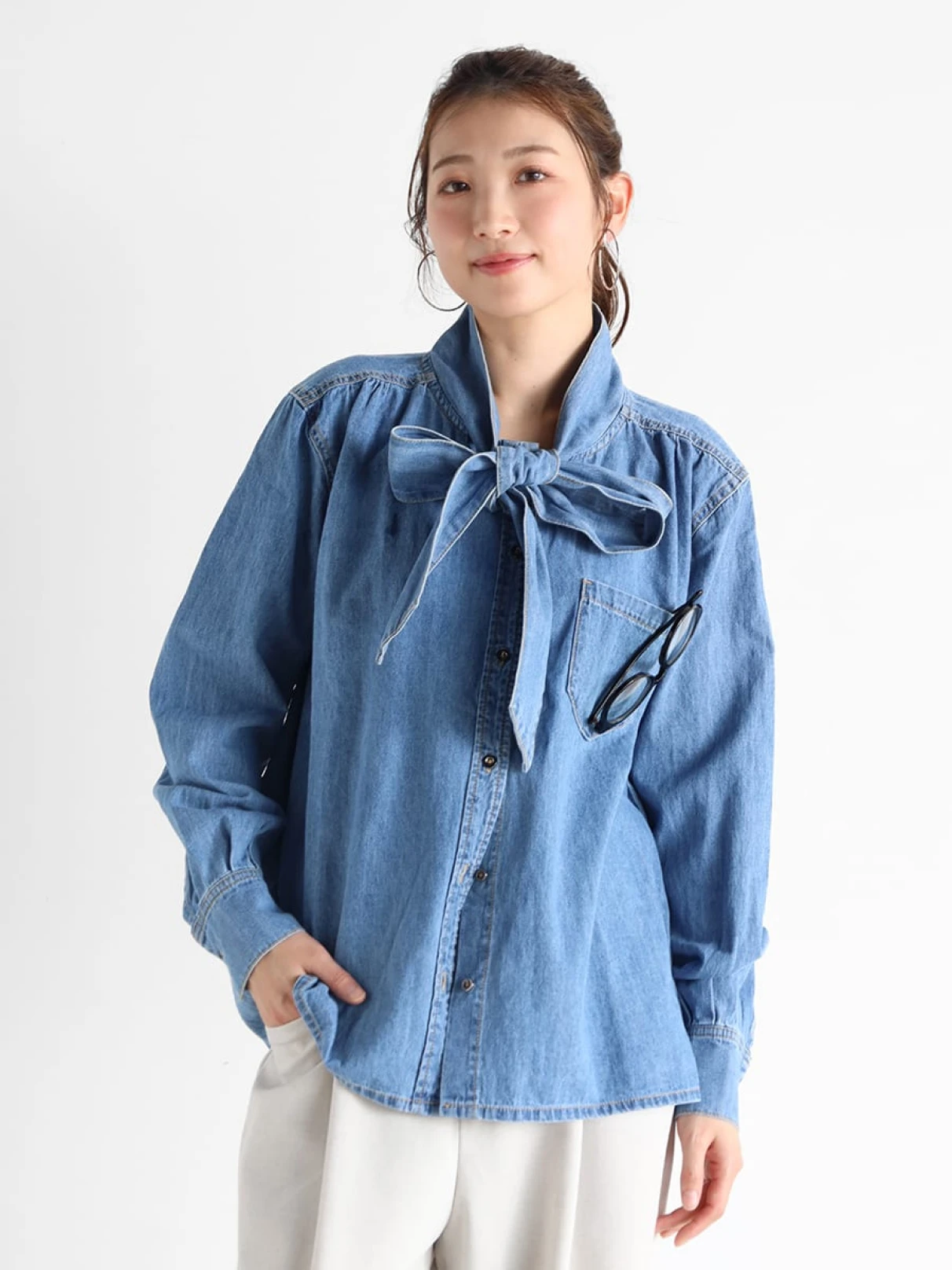Vin(ヴァン)　ボウタイデニムブラウス