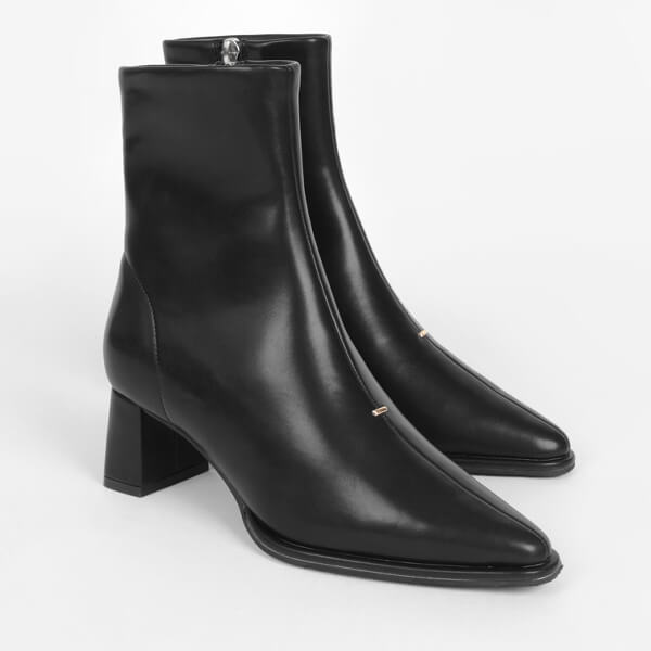 ポインテッドフレアヒールショートブーツ