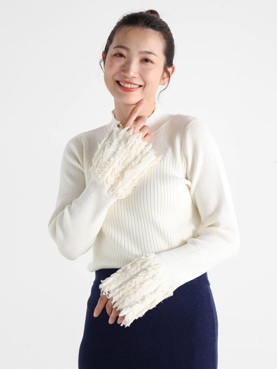 袖フリンジリブハイネックニット