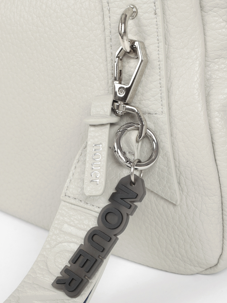 ブランドチャーム付き1