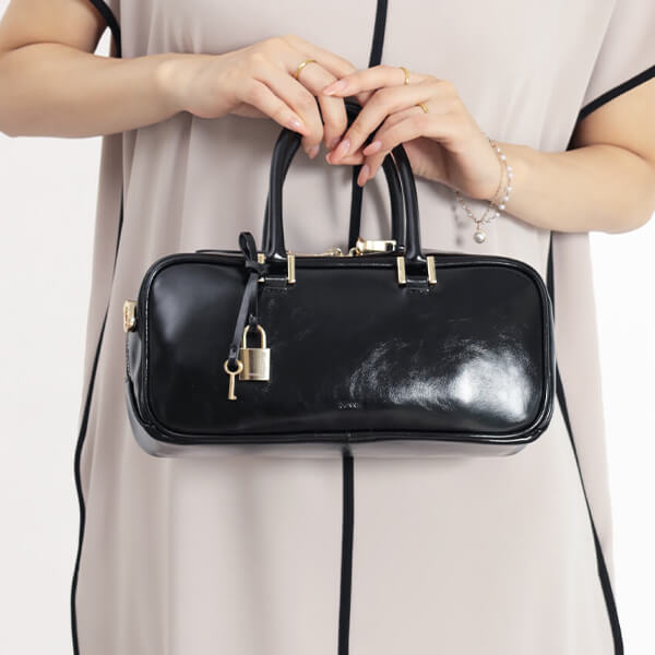 キーチャーム付レザー2wayバッグ