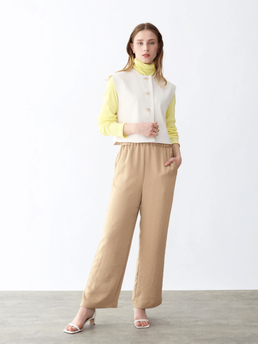 カットソーとはどんな服？人気レディースコーデ&着こなし術をお届け 