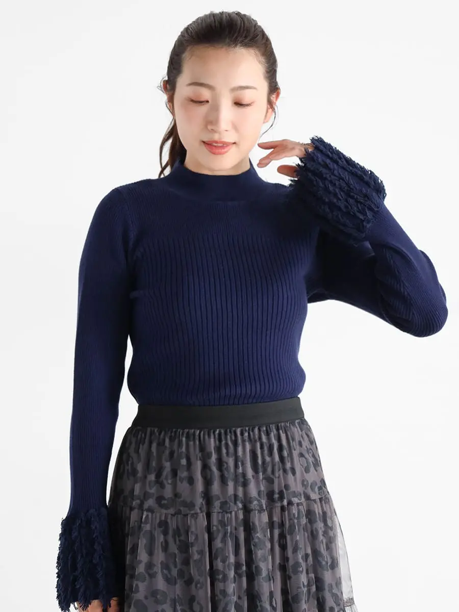 Vin(ヴァン)　袖フリンジリブハイネックニット