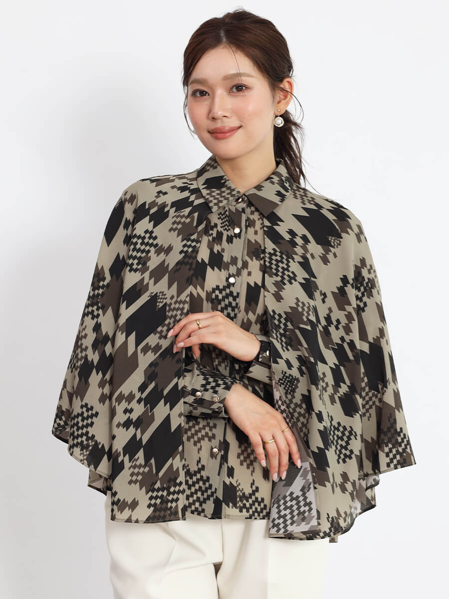 ジオメトリックケープブラウス