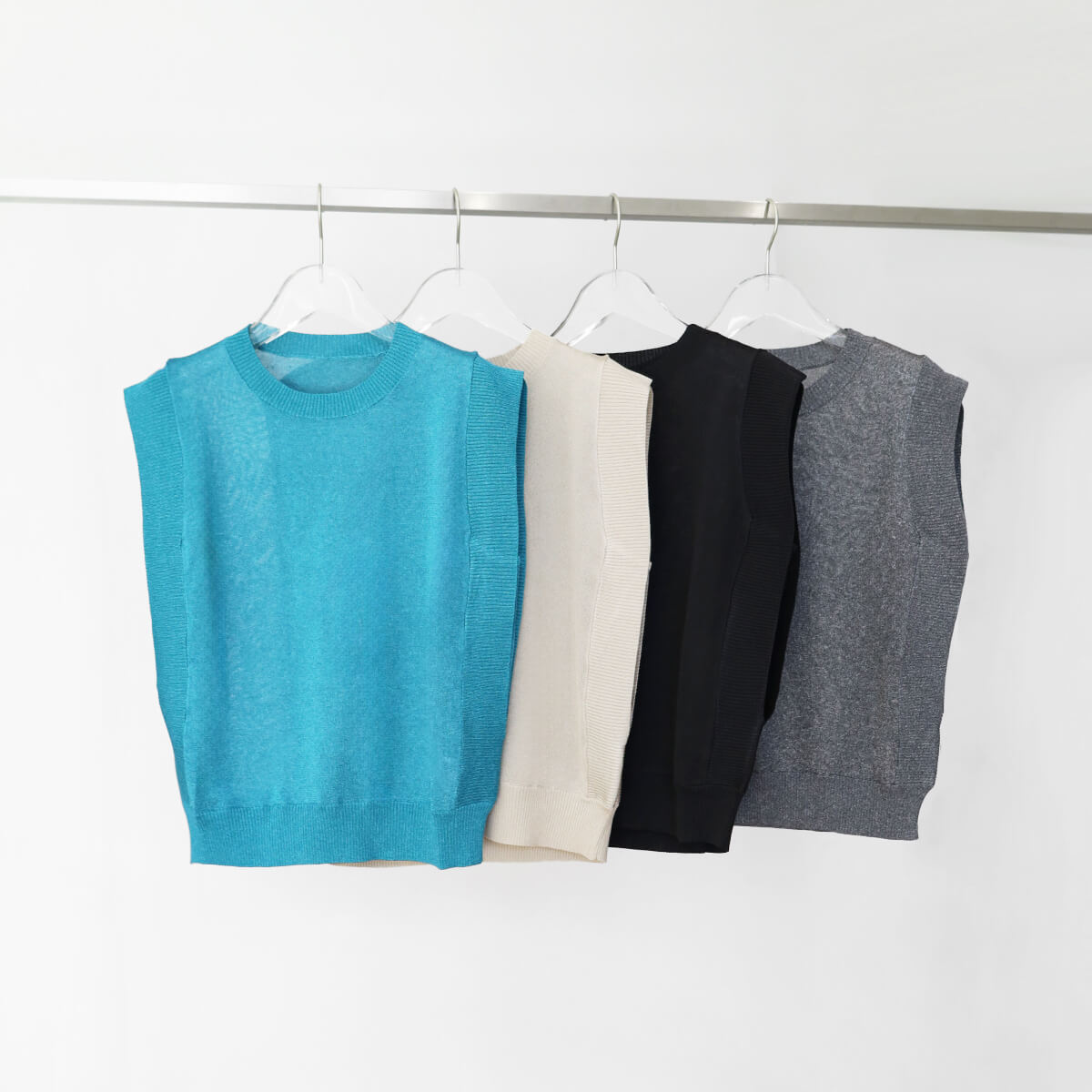 ノースリーブラメニットトップス