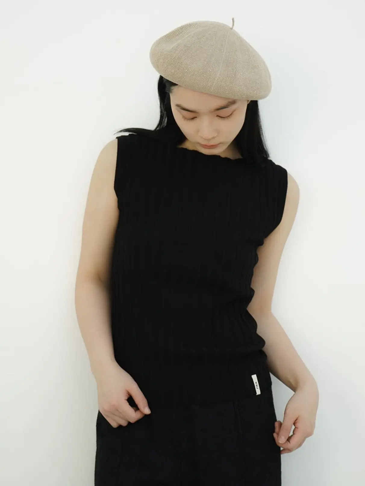 Wide rib sleeveless knit pullover
