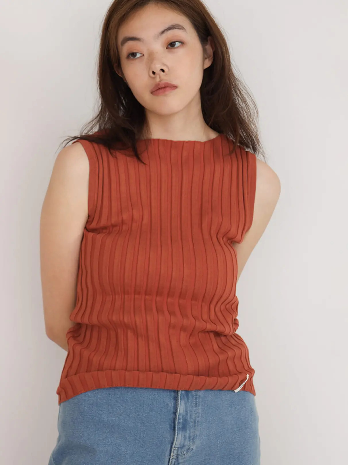 Wide rib sleeveless knit pullover