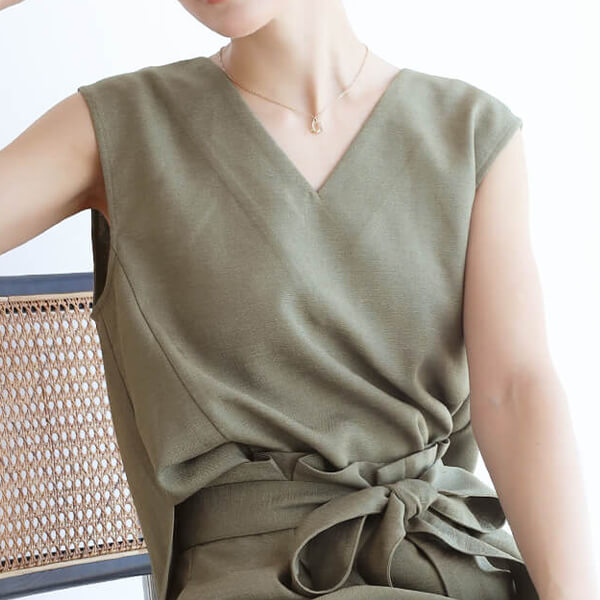 リネンライクVネックブラウス