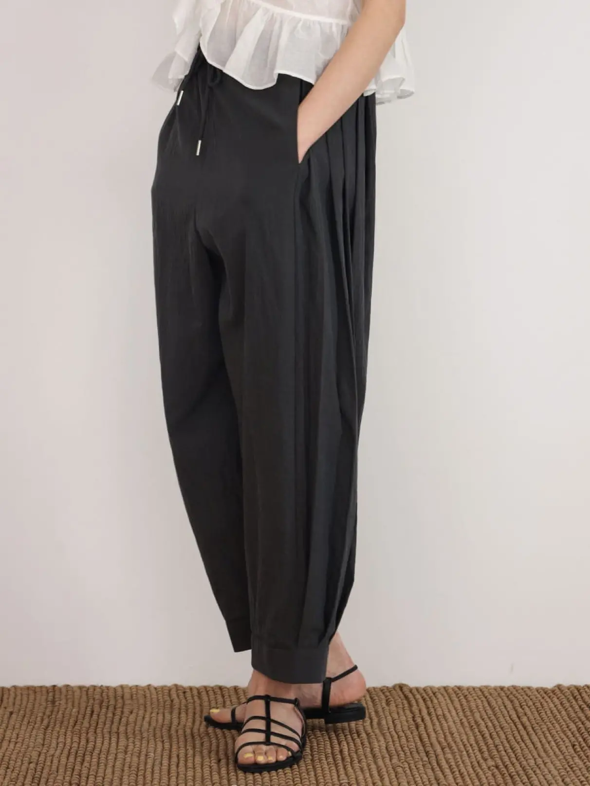 Side tuck easy pants
