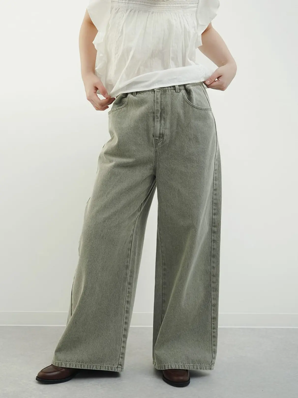 Waist tuck fade denim pants