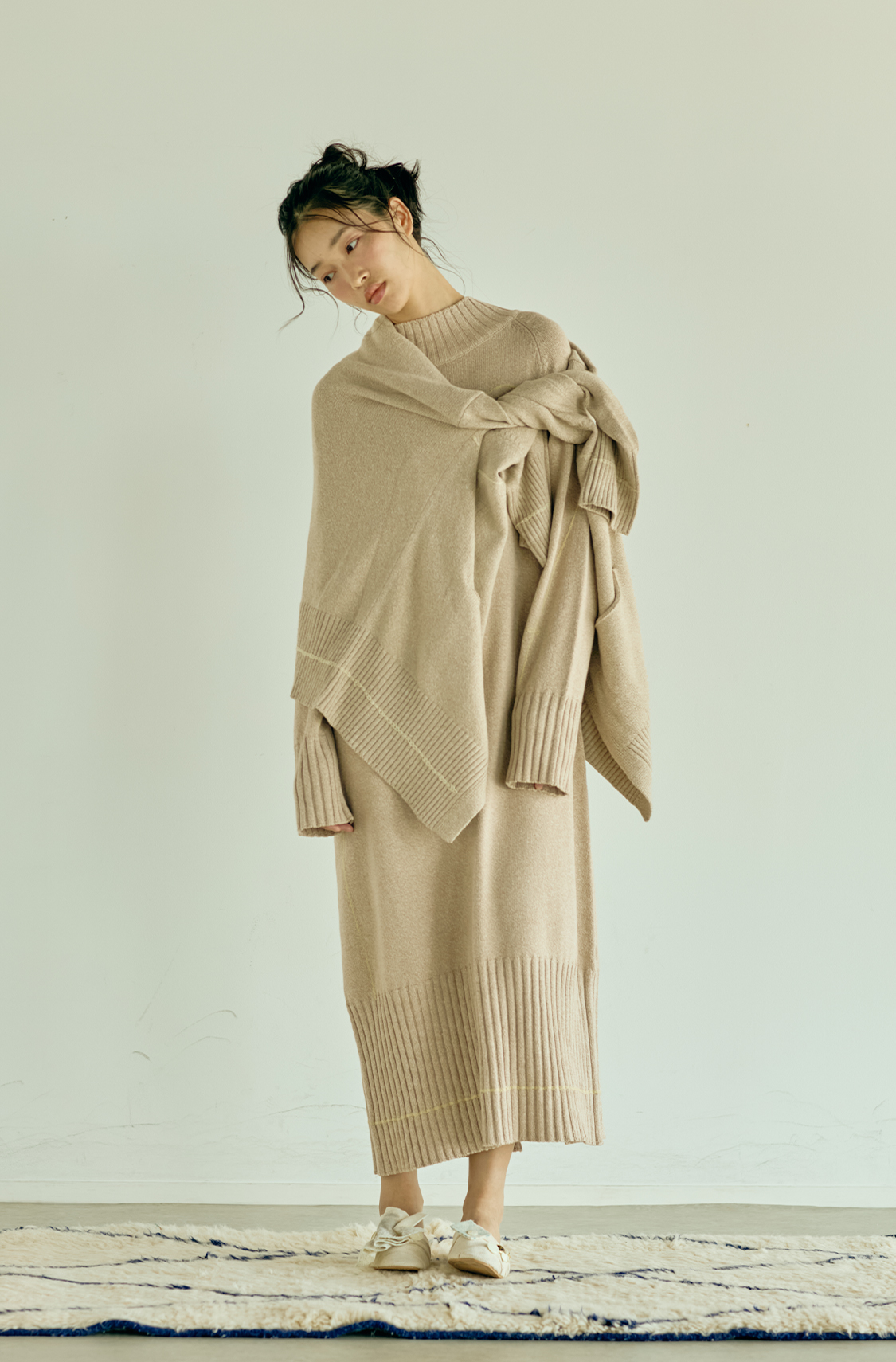 ドローイングニットワンピース