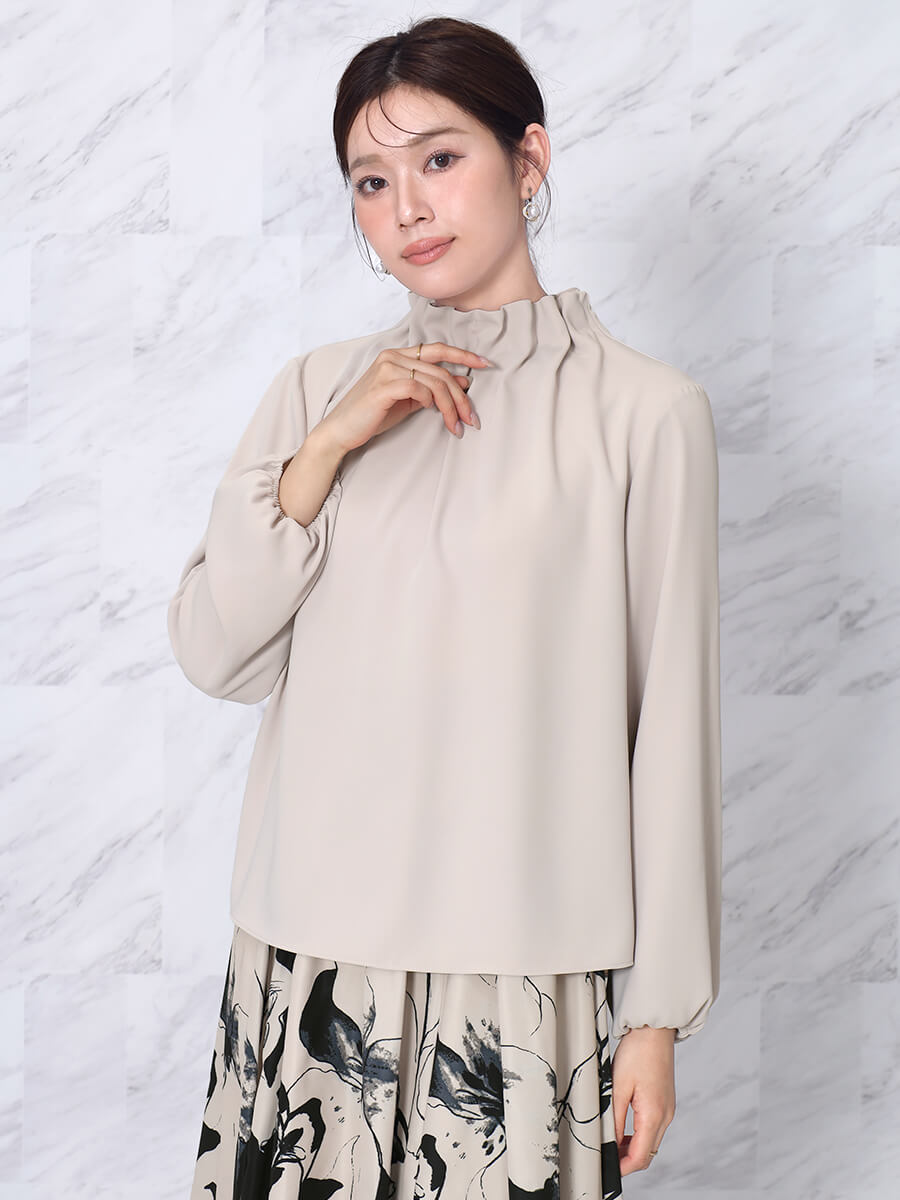 ギャザーネックブラウス