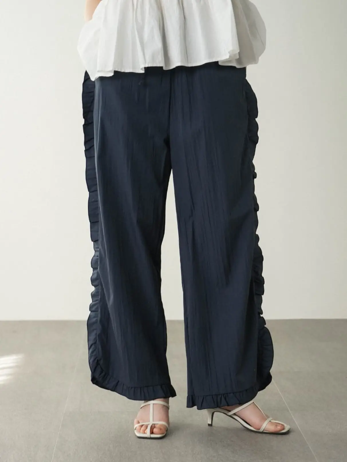 Framed frill pants