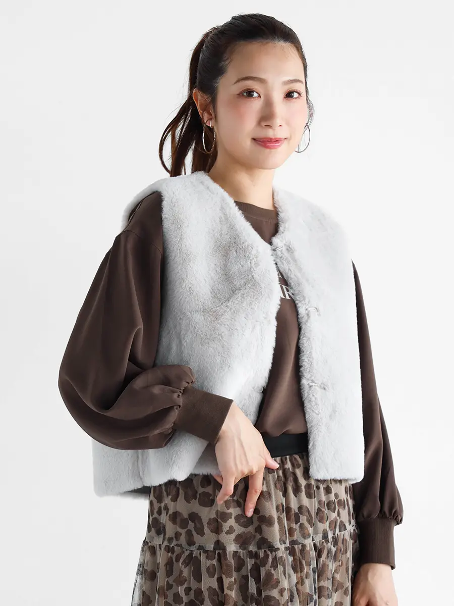 【美品】DESPRÉS　スタイリングの幅が広がる！レイヤードもこなす可愛いベスト ロングシーズン活躍！ スタイルの幅が広がる【ニットベスト】 [ページ