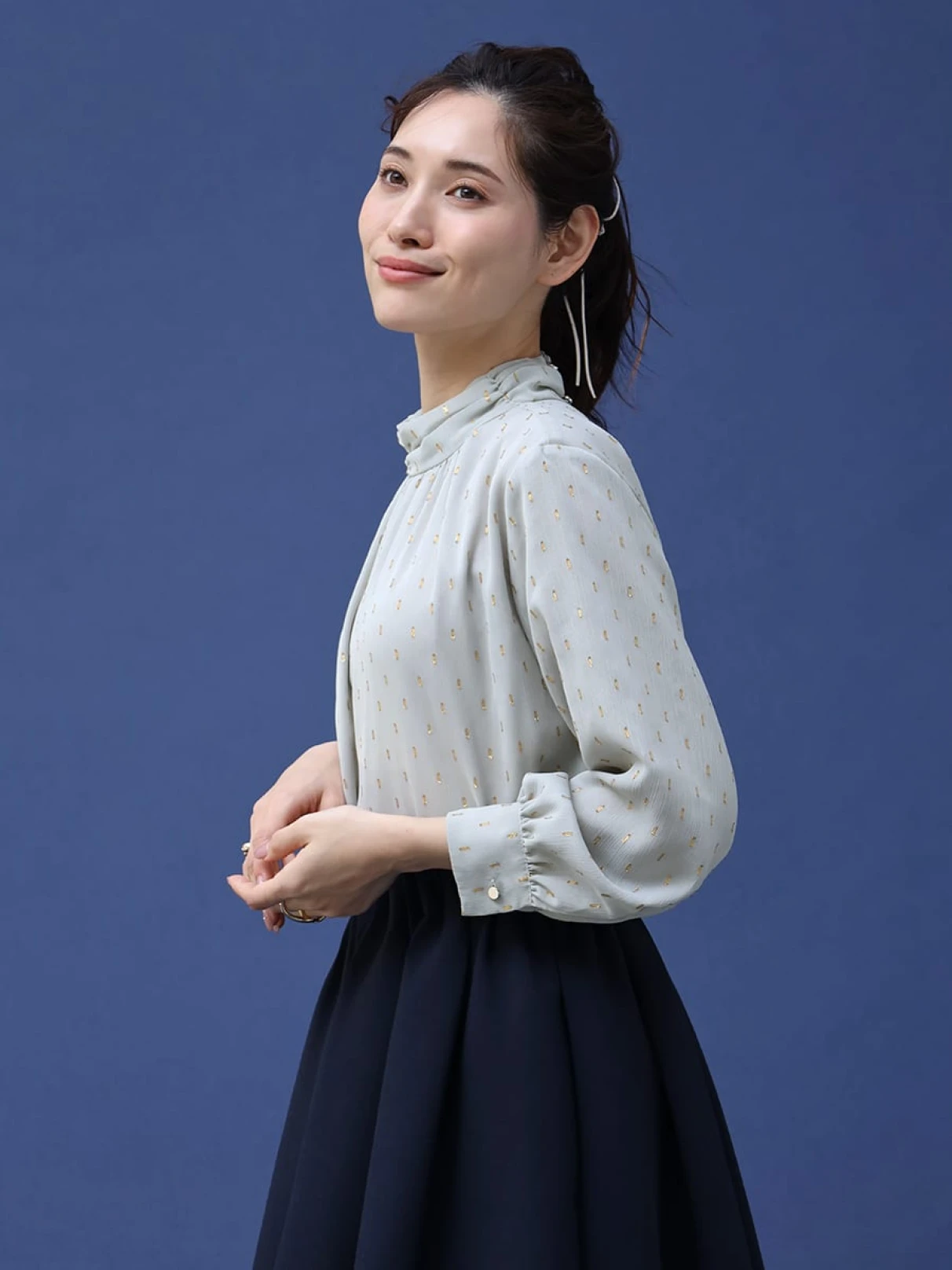 Vin(ヴァン)　テープ刺繍ハイネックブラウス