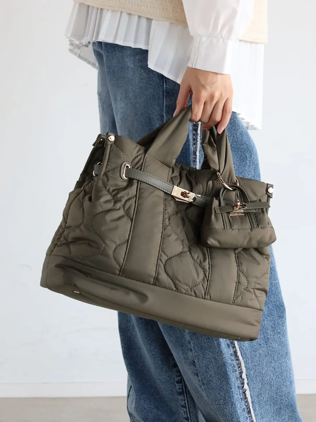 Vin(ヴァン)　袖フリンジリブハイネックニット