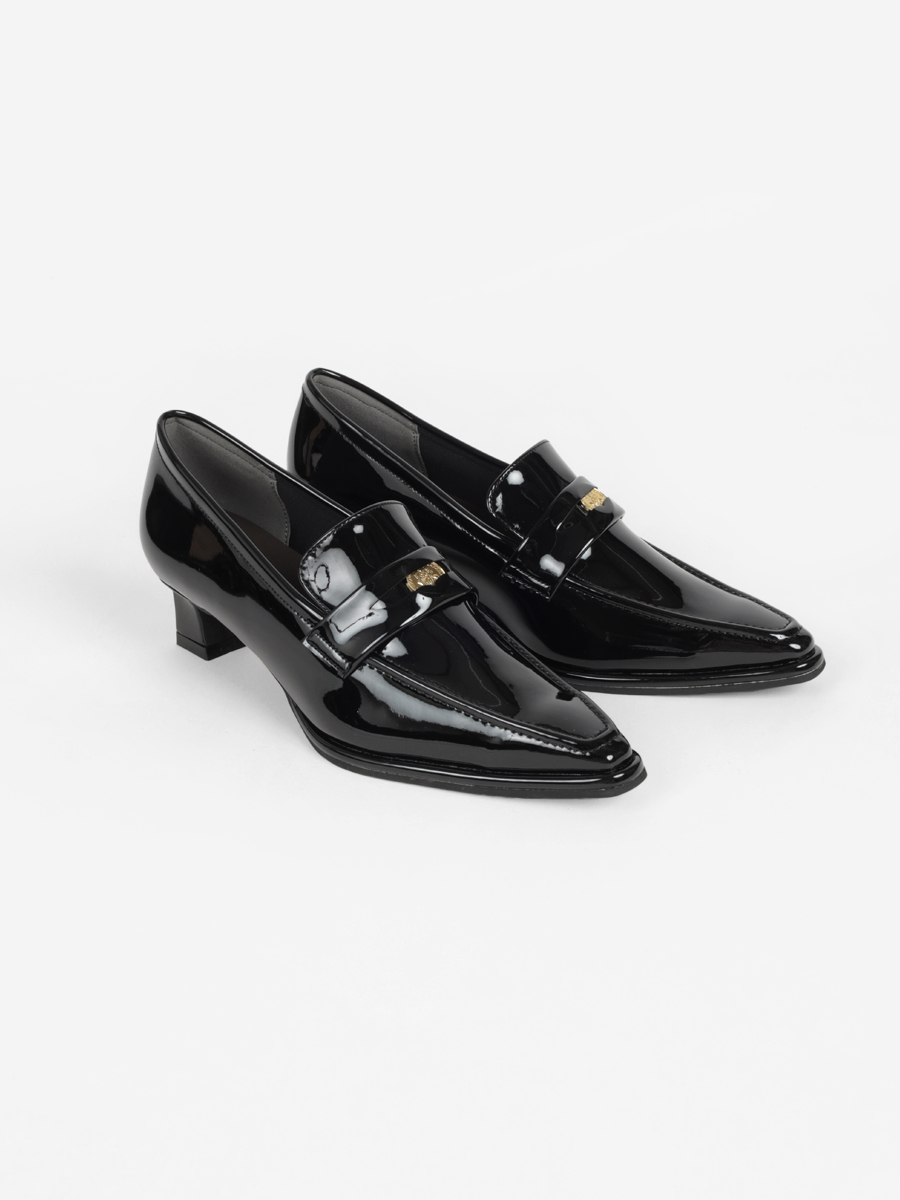 フレアヒールエナメルローファー