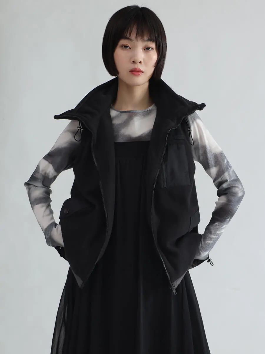 【今期新品未使用】ヤマダヤ　定価16000 異素材ドッキングベスト　LASUD 今期新品未使用】ヤマダヤ 定価16000 異素材ドッキングベスト LASUD