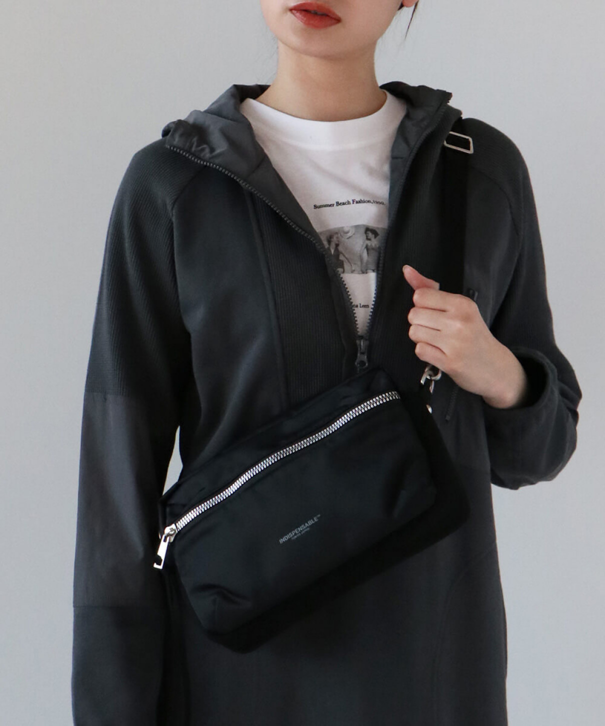フロントZIPショルダーバッグ
