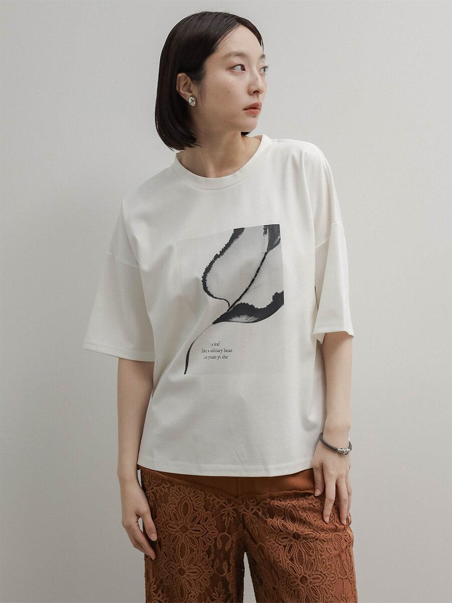 ビーズアクセントリーフプリントTシャツ