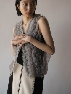 Vネックチュールフリルベスト - RADIATE - RADIATE｜YAMADAYA STORE