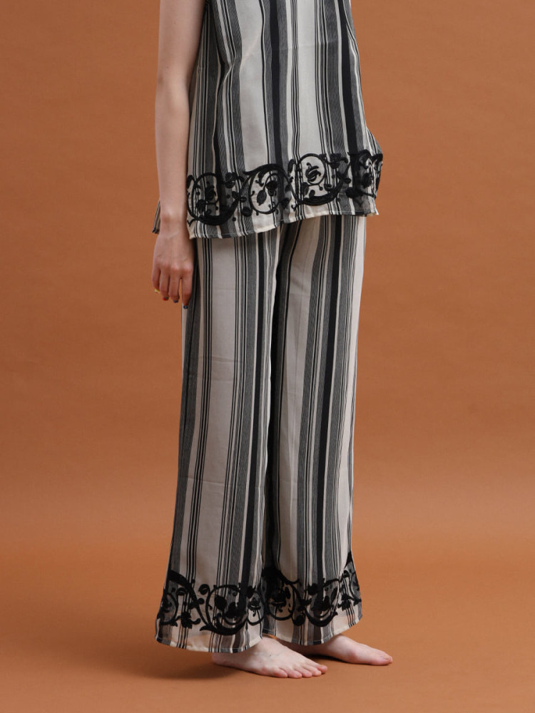 エンブロイダリーストライプワイドパンツ - RADIATE - RADIATE  