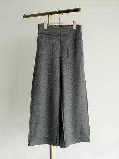 チャコールグレー