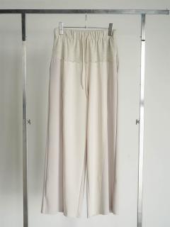 ライトベージュ