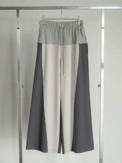 チャコールグレー