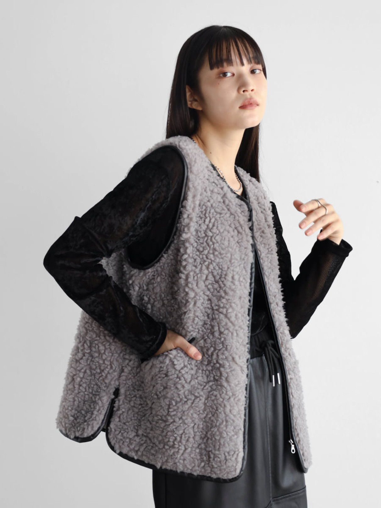 匿名送込新品●ヤマダヤ　ラディエイト　ファーベスト　ボアベスト■チャコールグレー ヤマダヤ新品未使用 ラディエイト ファーベスト - メルカリ