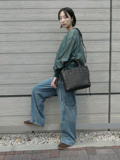 POMTATA×RADIATE
ヴィンテージパターンエンボスレザースクエアバッグ 2WAYトートバッグ - POMTATA×RADIATE - RADIATE｜YAMADAYA STORE