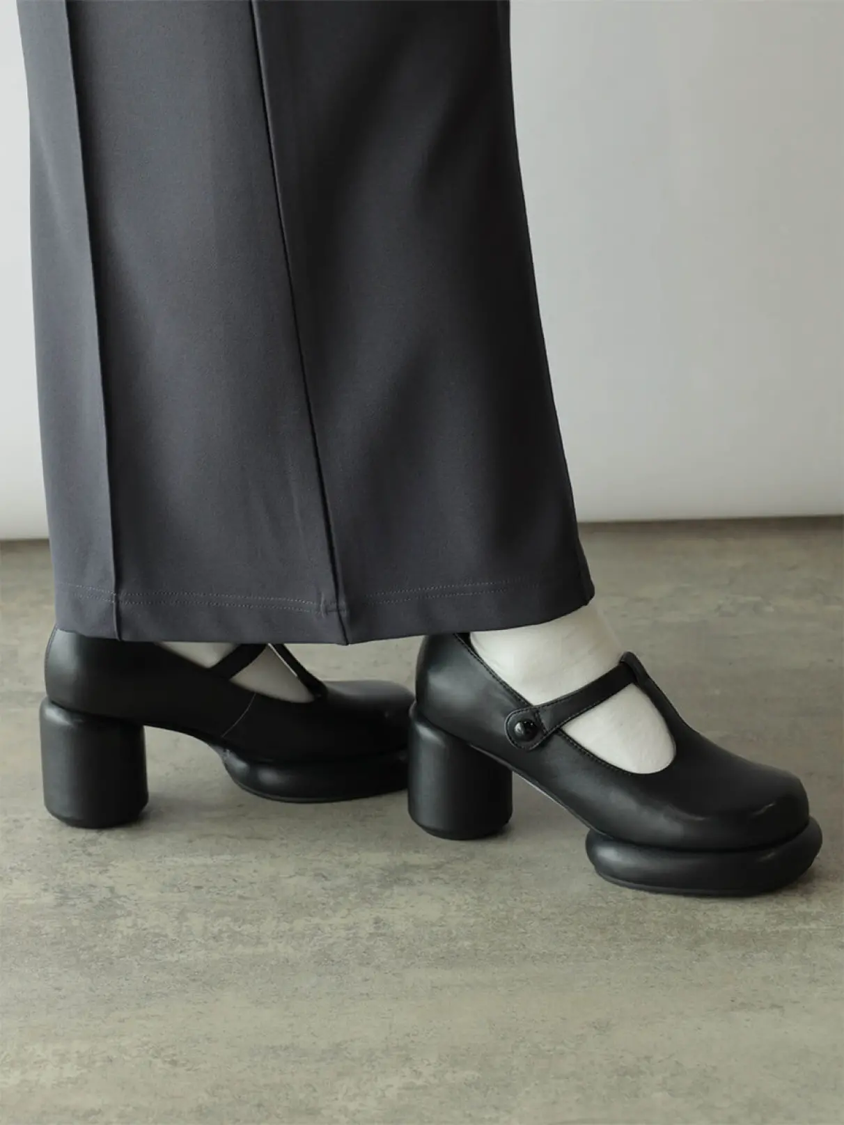 厚底ストラップチャンキーパンプス - ALL BLACK×RADIATE