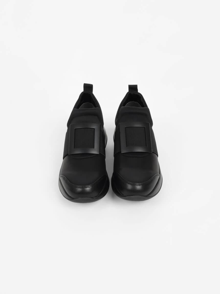 オールブラックスクエアバックルスニーカー