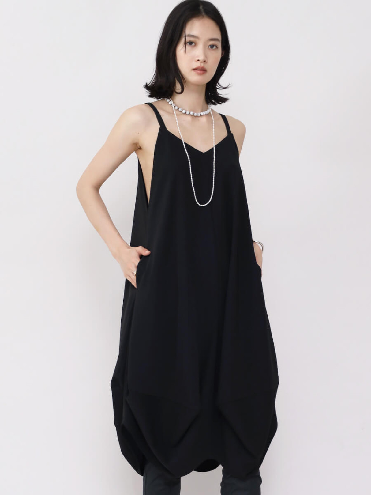 アパルトモン キャミソール ブラックワンピース （サテンエンパイア  