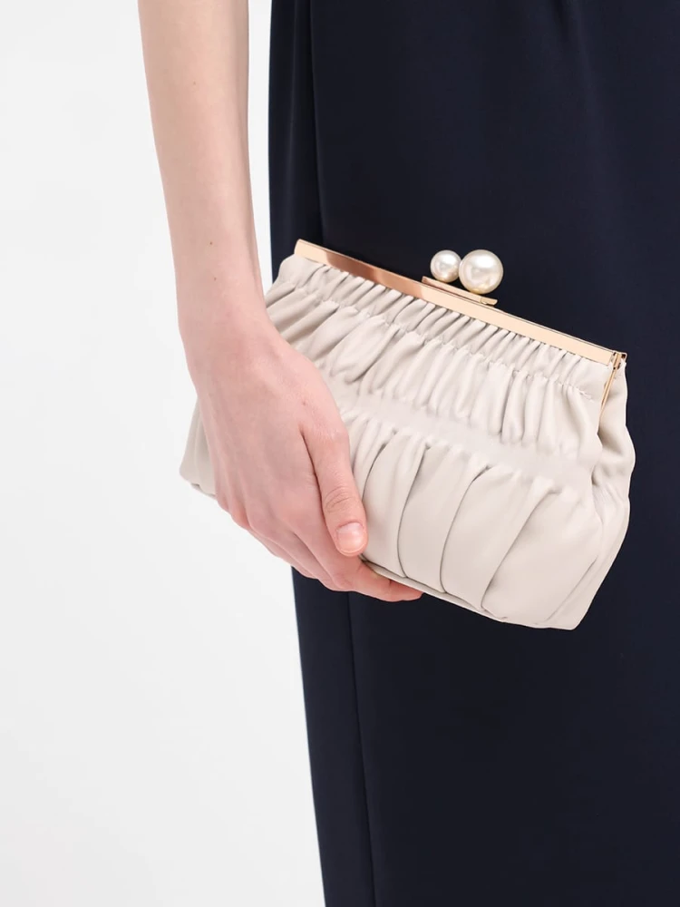 【2回使用・レア】アンテプリマ クラッチ&ショルダーバッグ シルバー リボン 2回使用・レア】アンテプリマ クラッチ&ショルダーバッグ