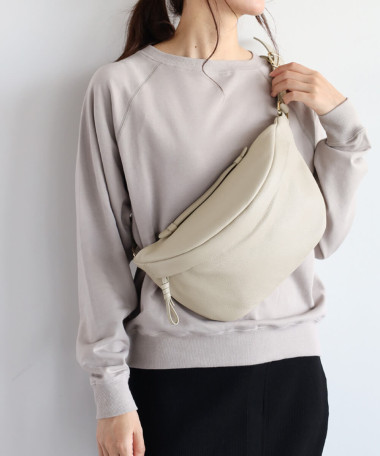 nouerxショルダーバッグ