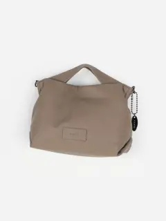 Miiakiis レザーショルダーバック Miiakiis レザーショルダーバック