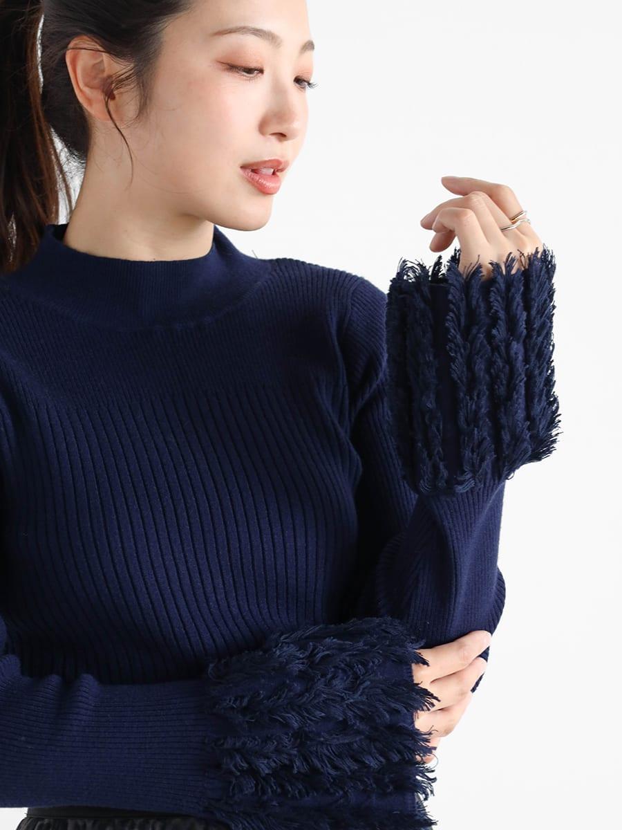袖フリンジリブハイネックニット