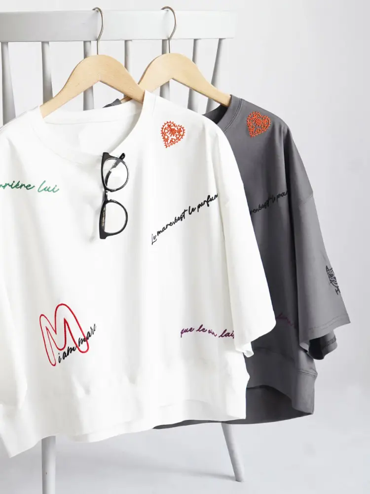 ランダムレター刺繍Tシャツ - Vin - Vin｜YAMADAYA STORE