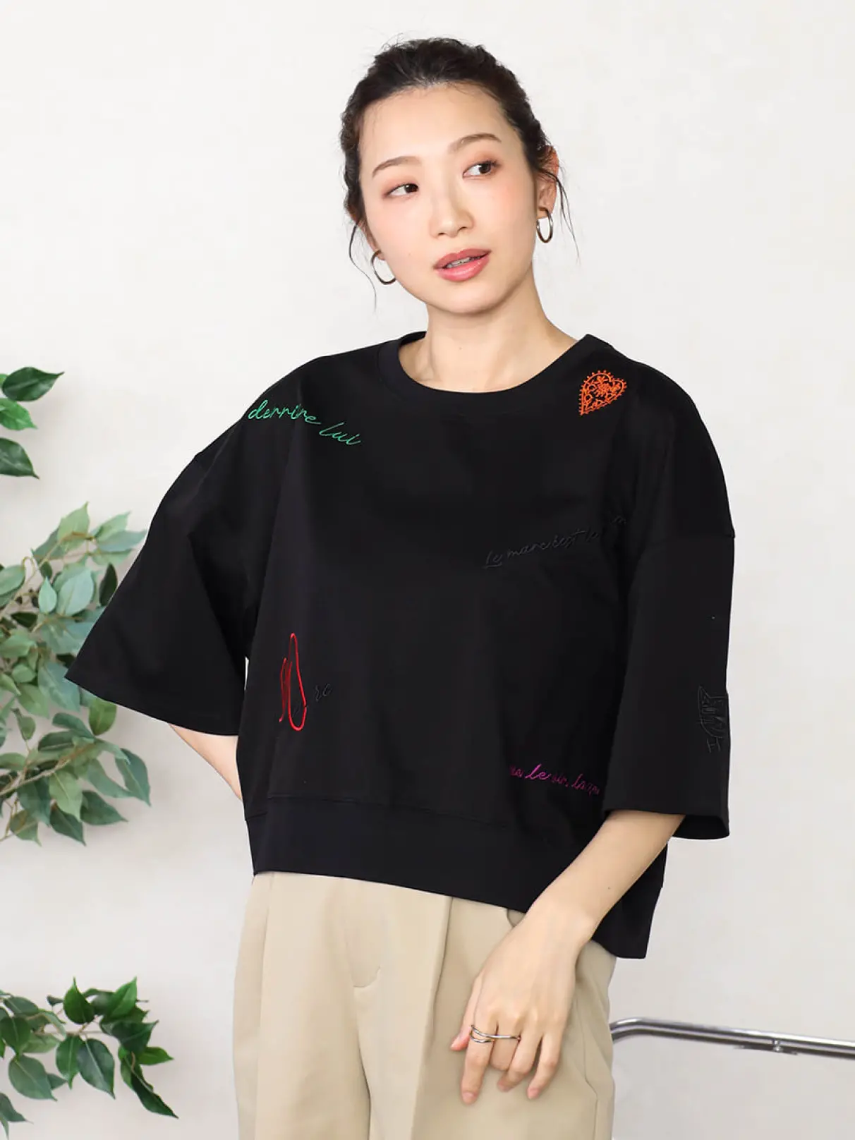 ランダムレター刺繍Tシャツ - Vin - Vin｜YAMADAYA STORE