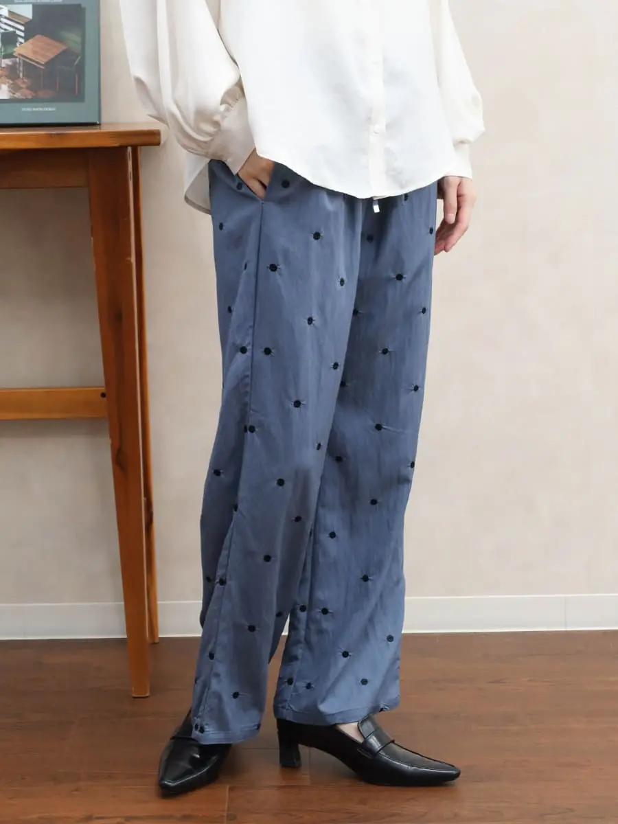 ドット刺繍イージーワイドパンツ